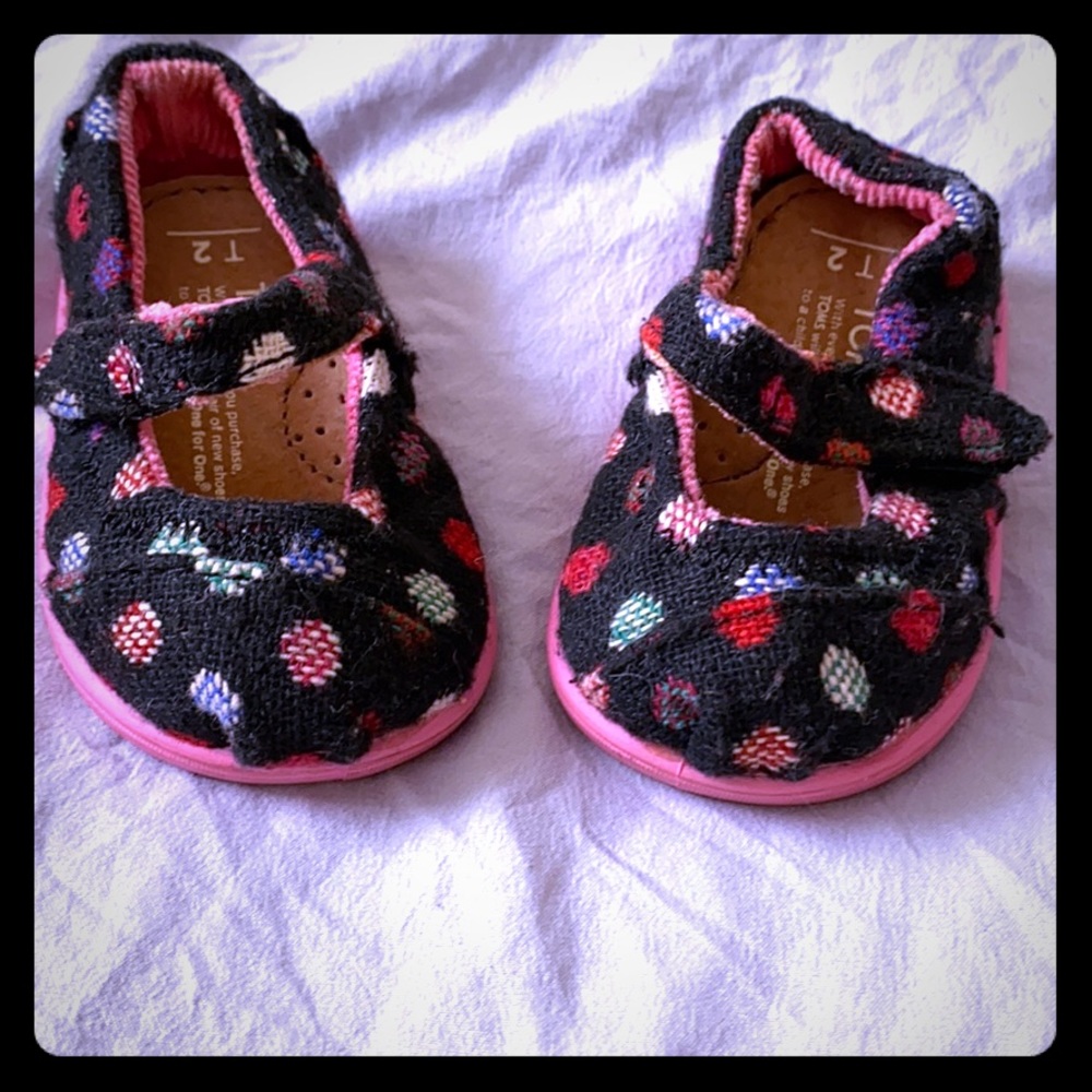 Size 2T Toms shoes